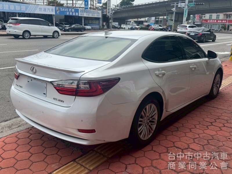 2016 ES200
