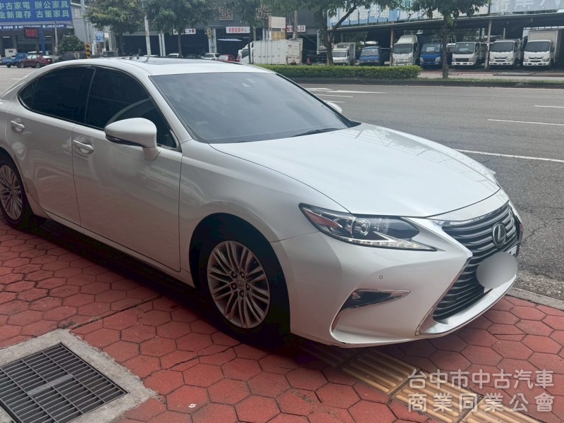 2016 ES200