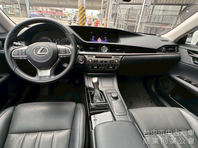 2016 ES200