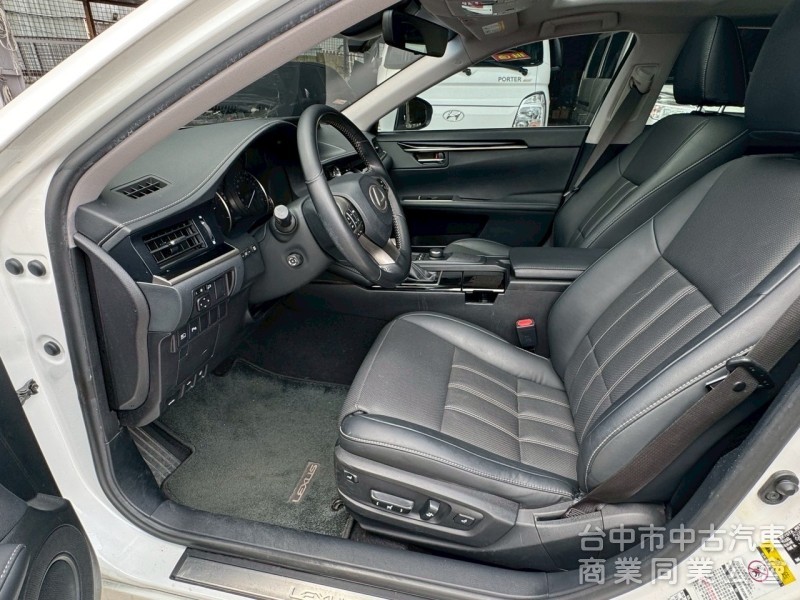 2016 ES200