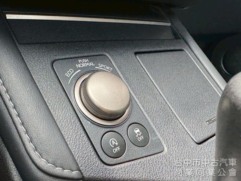 2016 ES200