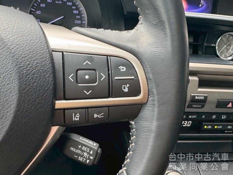 2016 ES200