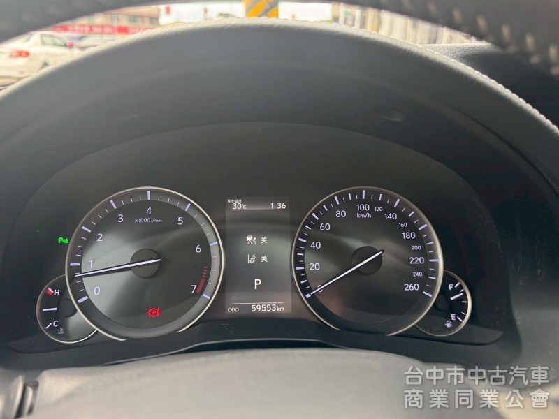 2016 ES200