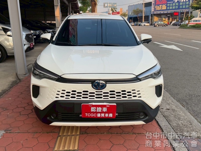 2025 Cross 油電 尊爵 跑一萬