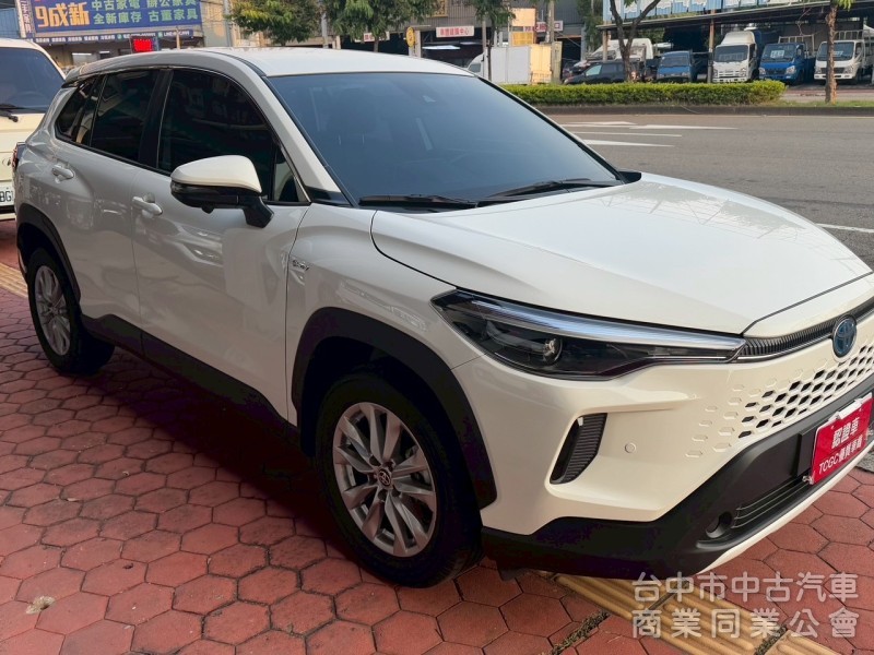 2025 Cross 油電 尊爵 跑一萬