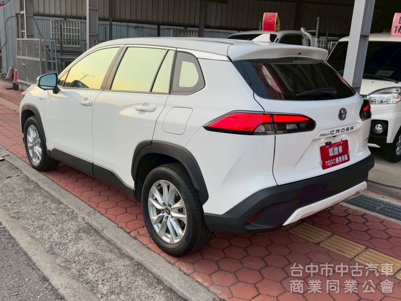 2025 Cross 油電 尊爵 跑一萬