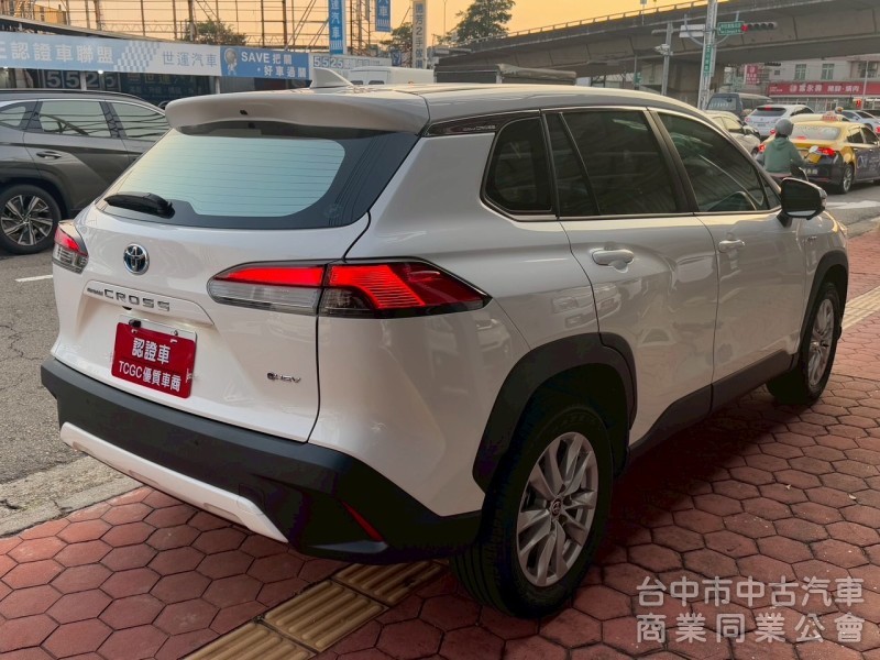 2025 Cross 油電 尊爵 跑一萬
