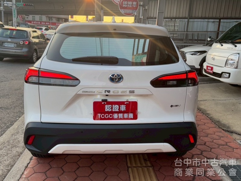 2025 Cross 油電 尊爵 跑一萬