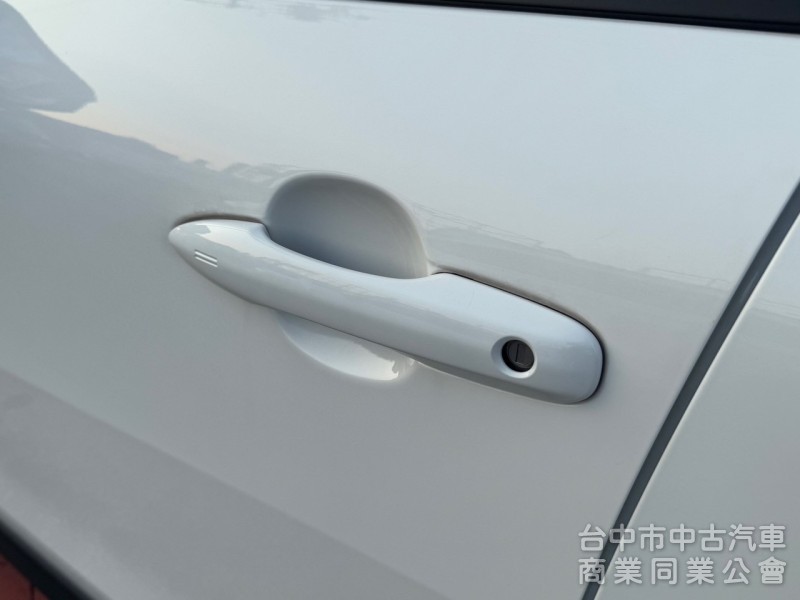 2025 Cross 油電 尊爵 跑一萬