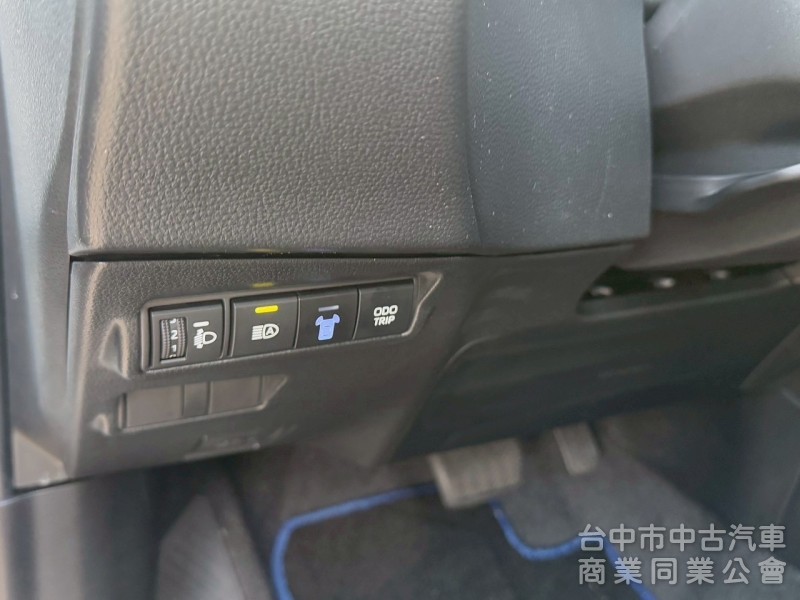 2025 Cross 油電 尊爵 跑一萬