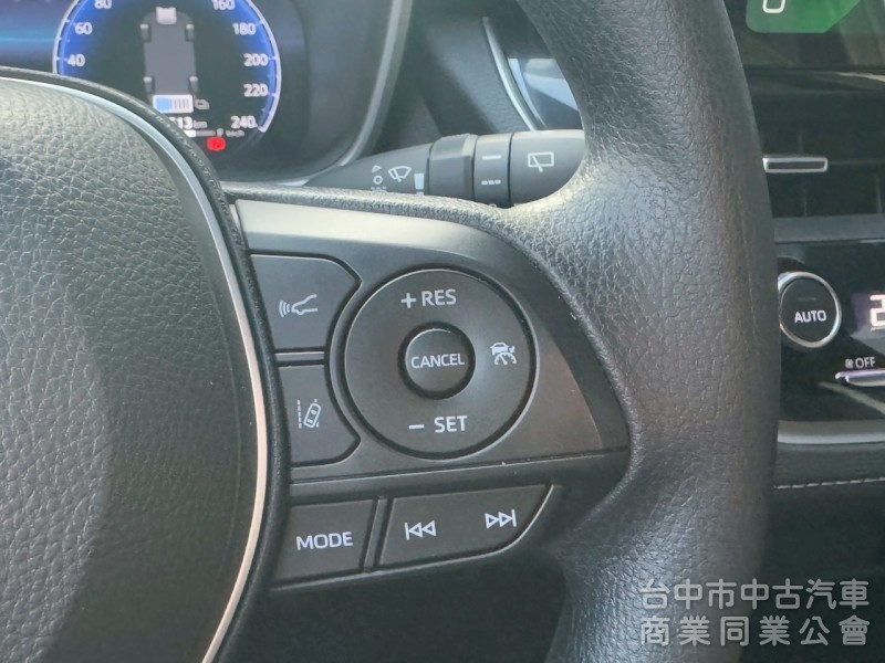 2025 Cross 油電 尊爵 跑一萬