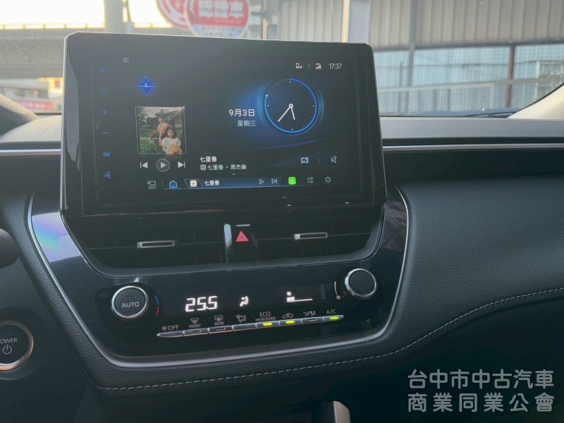 2025 Cross 油電 尊爵 跑一萬