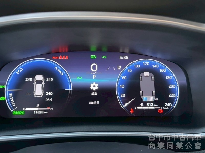 2025 Cross 油電 尊爵 跑一萬