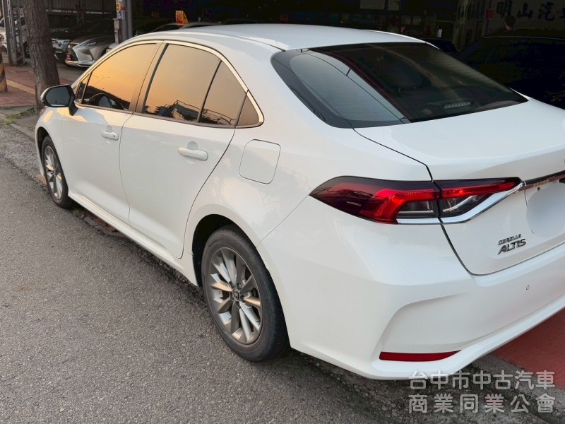 2021 Altis 豪華 跑四萬