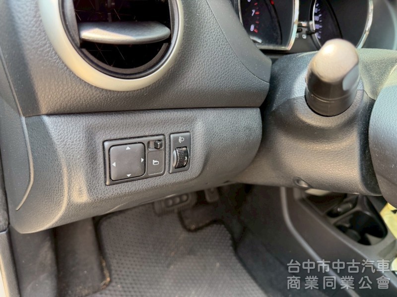 2018 Livina 1.6 行家皮椅版