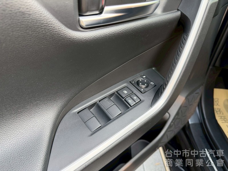 2020 Rav4 4WD跑六萬