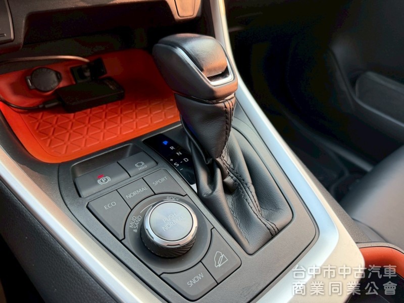 2020 Rav4 4WD跑六萬