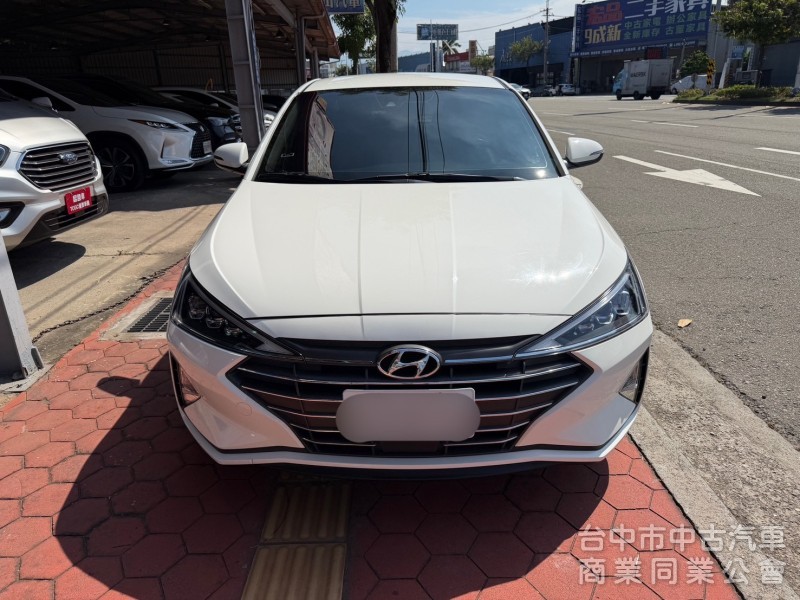 2019 Elantra 1.6旗艦 跑七萬多公里