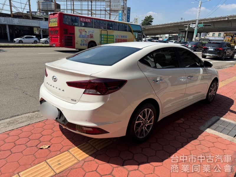 2019 Elantra 1.6旗艦 跑七萬多公里