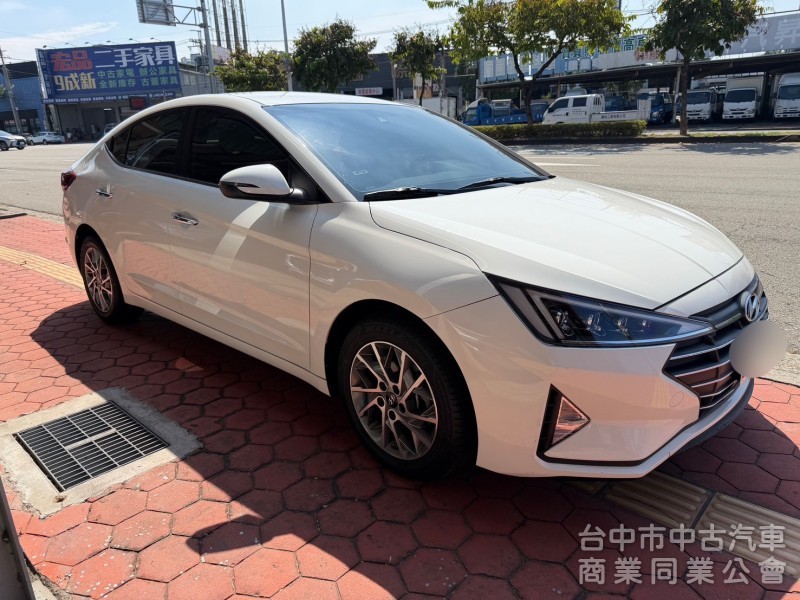 2019 Elantra 1.6旗艦 跑七萬多公里
