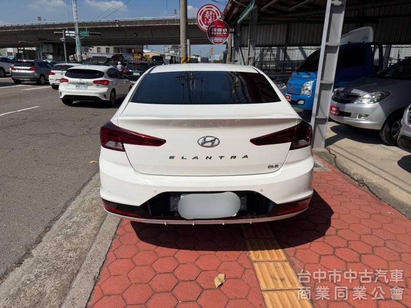2019 Elantra 1.6旗艦 跑七萬多公里