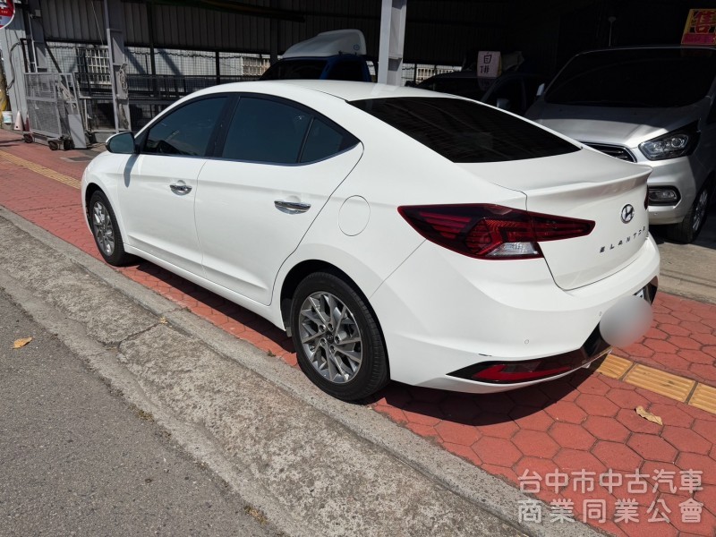 2019 Elantra 1.6旗艦 跑七萬多公里