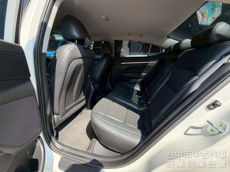 2019 Elantra 1.6旗艦 跑七萬多公里
