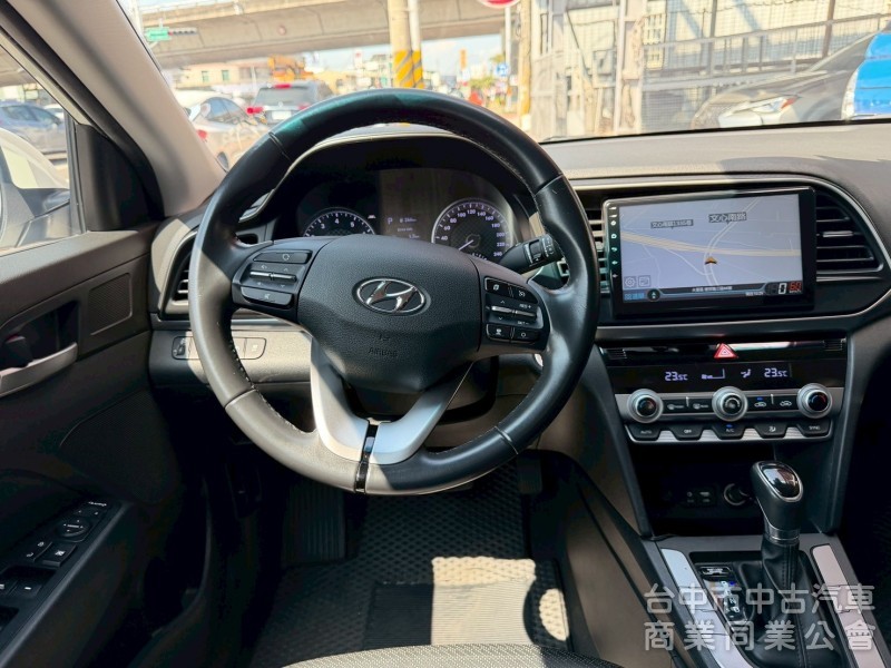 2019 Elantra 1.6旗艦 跑七萬多公里
