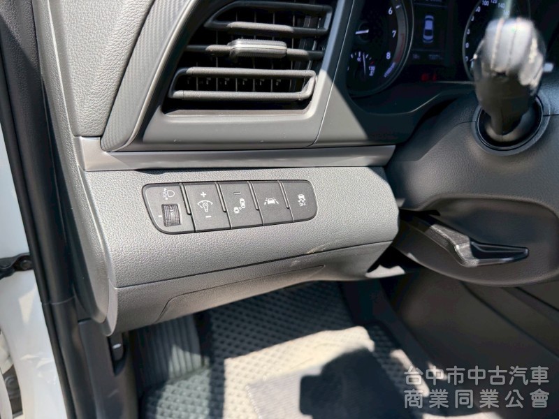 2019 Elantra 1.6旗艦 跑七萬多公里