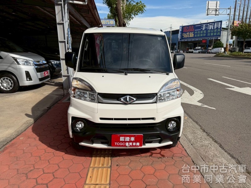 2023 A180自排 八人座 跑兩萬公里