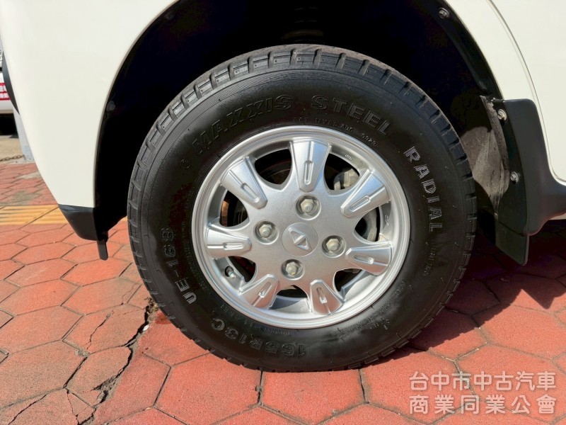 2023 A180自排 八人座 跑兩萬公里