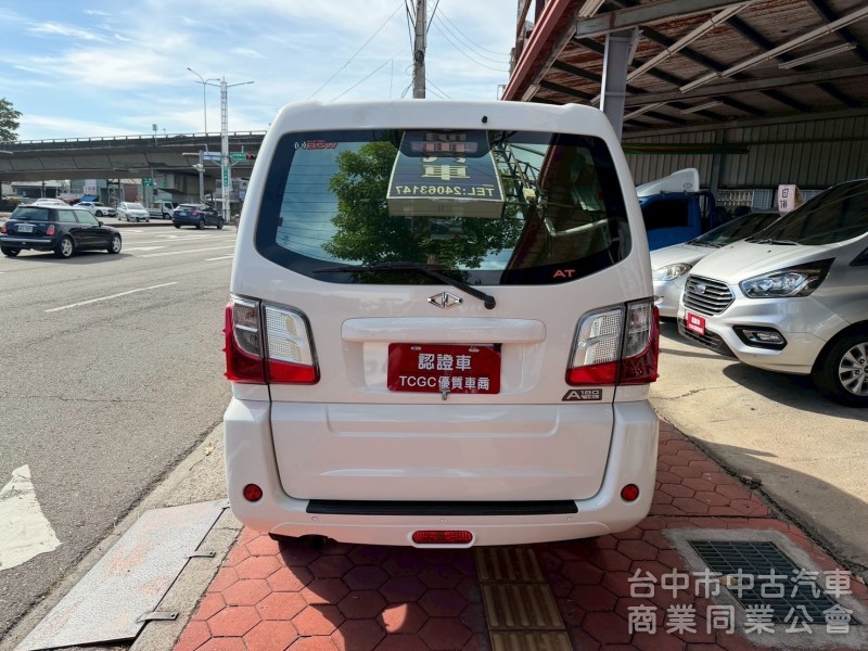 2023 A180自排 八人座 跑兩萬公里