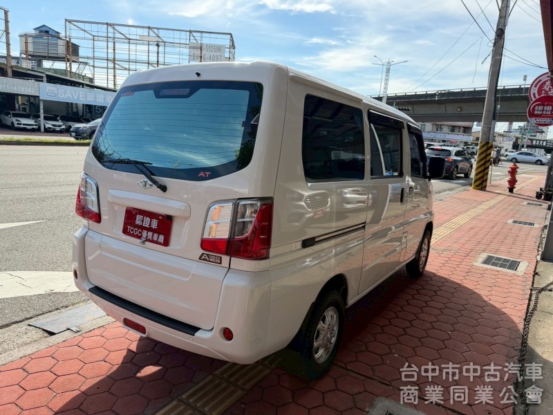 2023 A180自排 八人座 跑兩萬公里