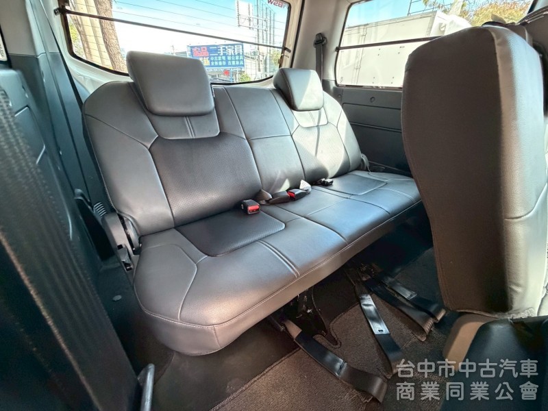 2023 A180自排 八人座 跑兩萬公里