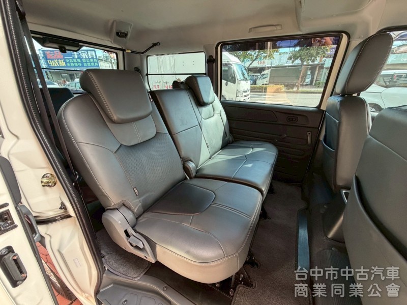 2023 A180自排 八人座 跑兩萬公里