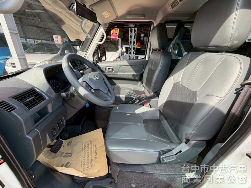 2023 A180自排 八人座 跑兩萬公里