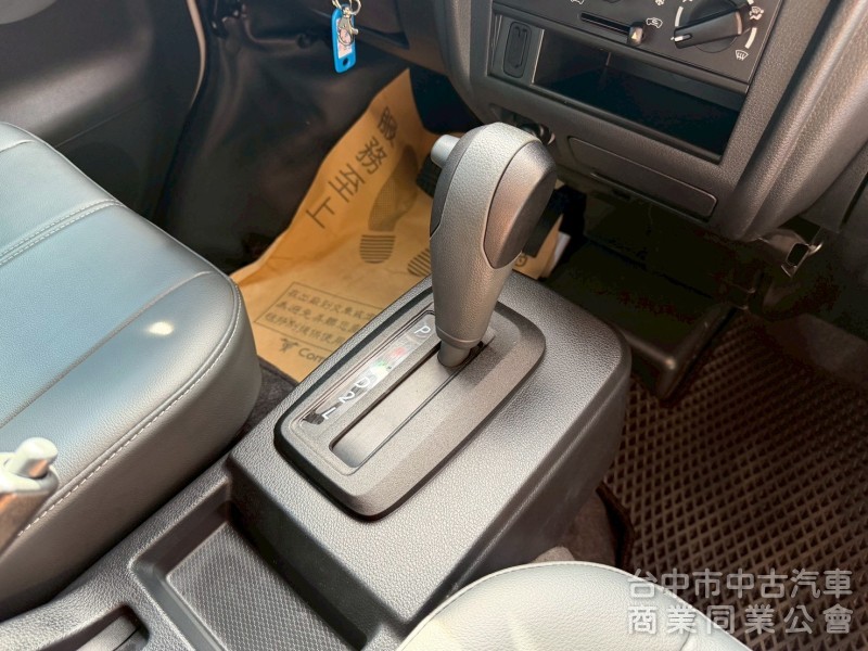 2023 A180自排 八人座 跑兩萬公里