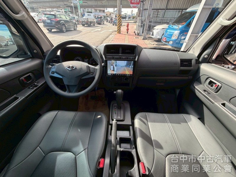 2023 A180自排 八人座 跑兩萬公里