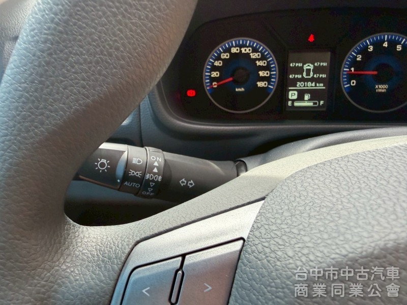 2023 A180自排 八人座 跑兩萬公里