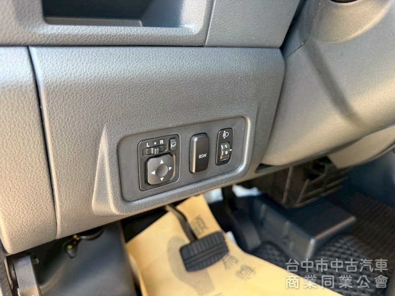 2023 A180自排 八人座 跑兩萬公里