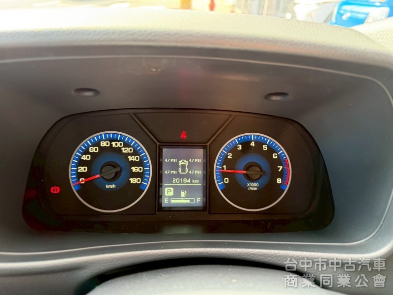 2023 A180自排 八人座 跑兩萬公里