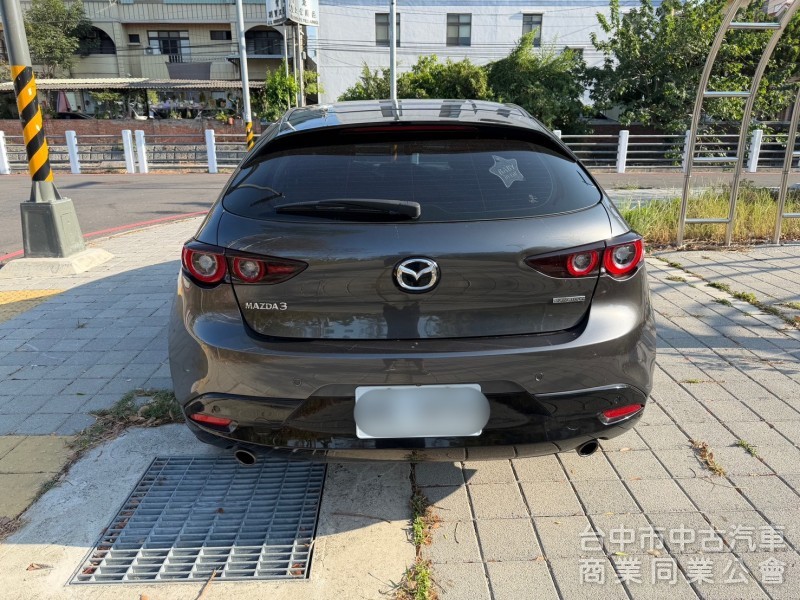 2022 Mazda3 跑三萬多