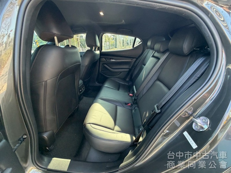 2022 Mazda3 跑三萬多