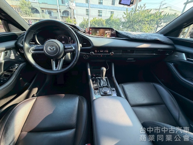 2022 Mazda3 跑三萬多