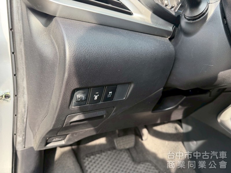 2019 Yaris 雅緻版 跑六萬多公里