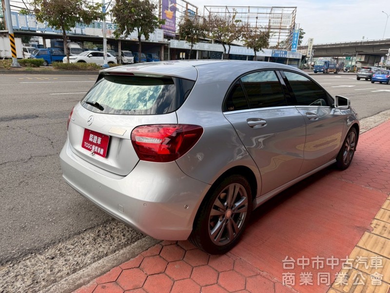 2015 A180 跑十萬多公里 原鈑件