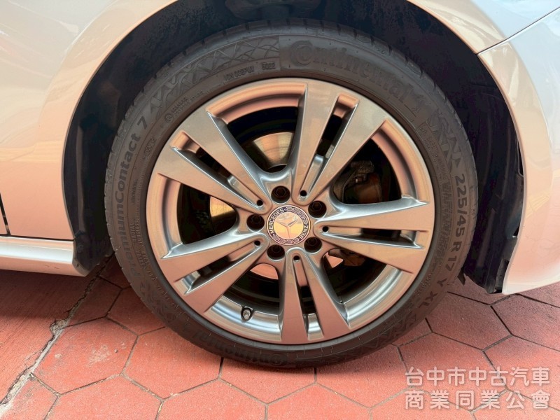 2015 A180 跑十萬多公里 原鈑件