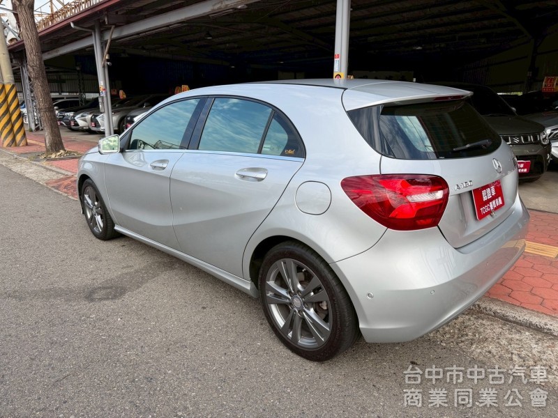 2015 A180 跑十萬多公里 原鈑件