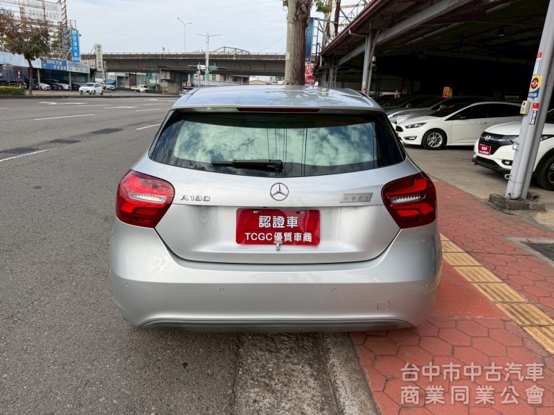 2015 A180 跑十萬多公里 原鈑件