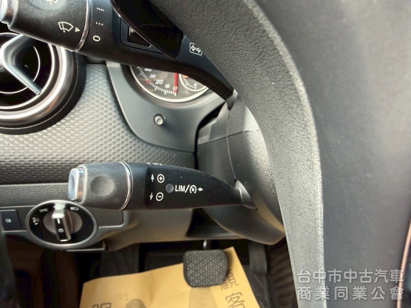 2015 A180 跑十萬多公里 原鈑件